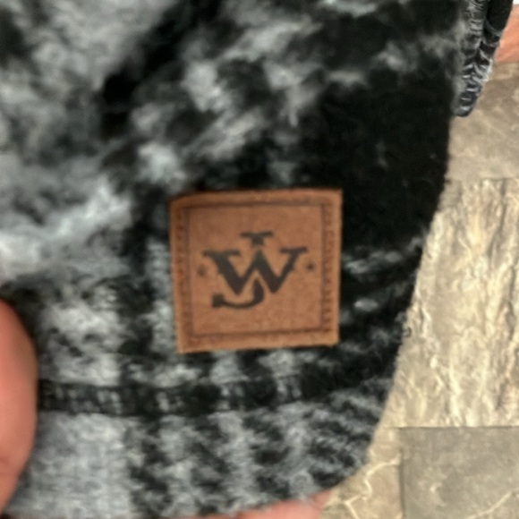 FINAL PRICE! Like New Mens John Wayne Stock & Supply 1/4 Zip Flannel Top - Picture 2 of 4